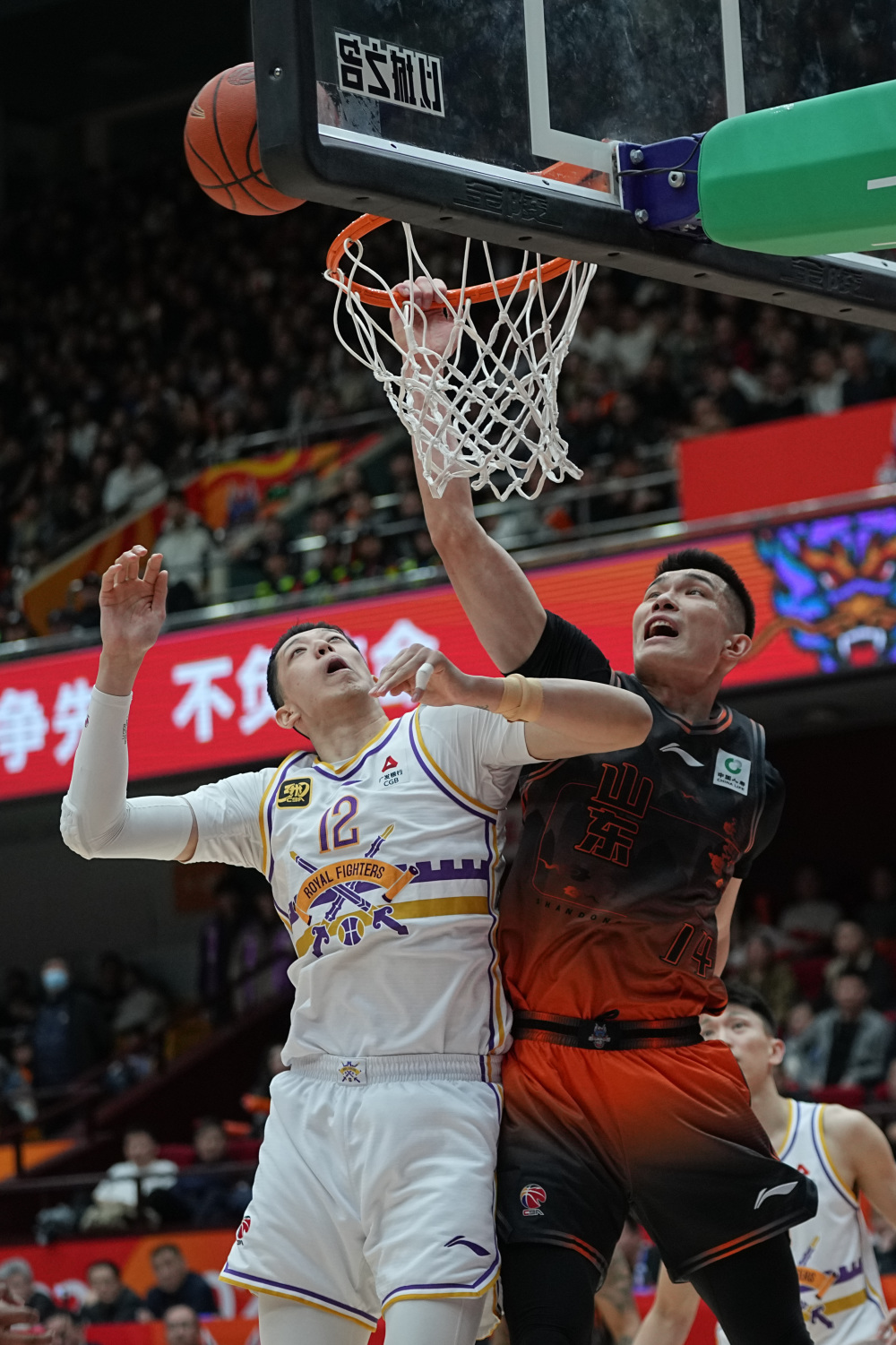 巴塞罗那迎CBA季后赛关键赛，转会期单刀错失，压力陡增，阵容厚度经受考验的简单介绍