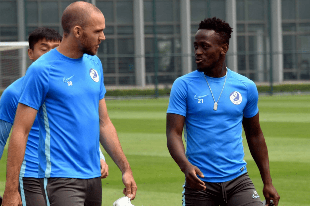 清晨瓦伦西亚备战荷甲；官宣签约细节曝光；目标明确；阵容厚度经受考验(瓦伦西亚半程马拉松)